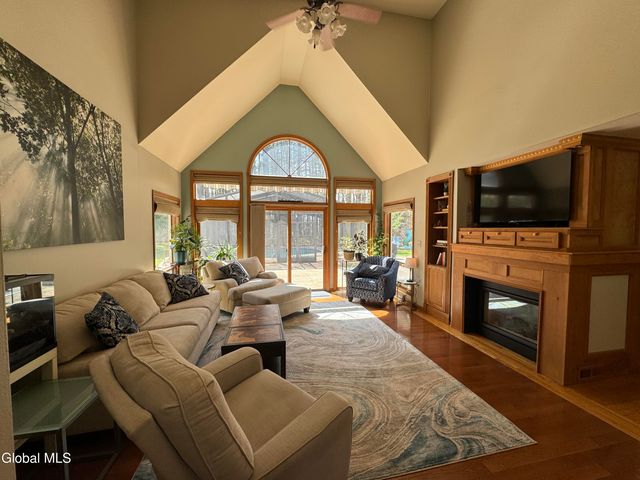 28 Bog Meadow Run, Saratoga Springs, NY 12866