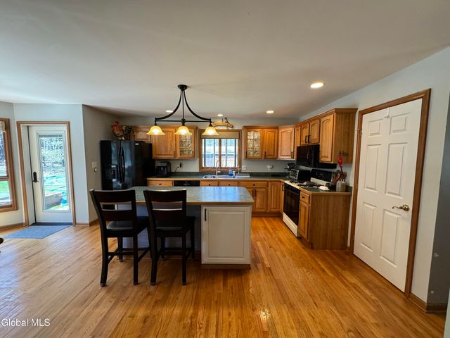 28 Bog Meadow Run, Saratoga Springs, NY 12866