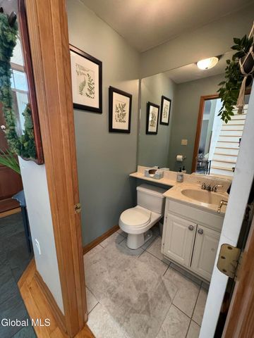 28 Bog Meadow Run, Saratoga Springs, NY 12866