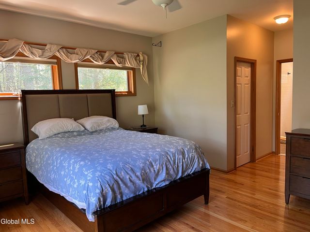 28 Bog Meadow Run, Saratoga Springs, NY 12866