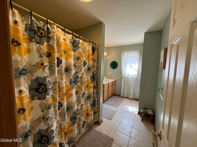 28 Bog Meadow Run, Saratoga Springs, NY 12866