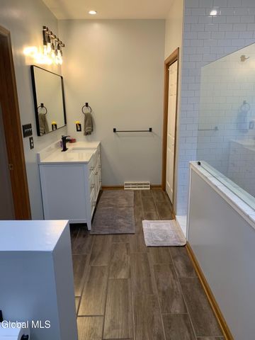 28 Bog Meadow Run, Saratoga Springs, NY 12866