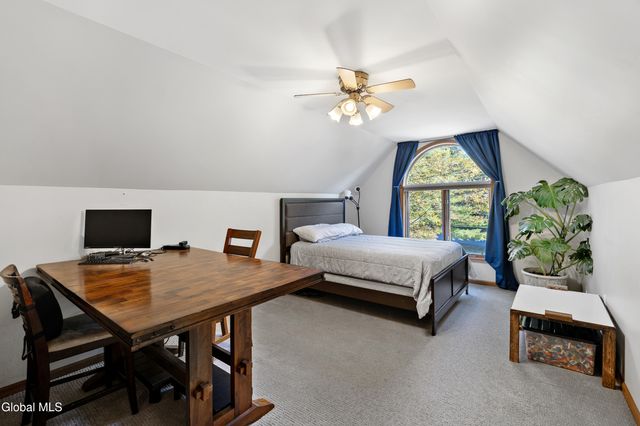 28 Bog Meadow Run, Saratoga Springs, NY 12866