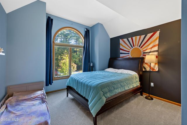 28 Bog Meadow Run, Saratoga Springs, NY 12866