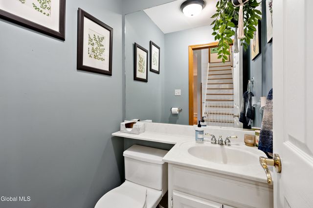 28 Bog Meadow Run, Saratoga Springs, NY 12866