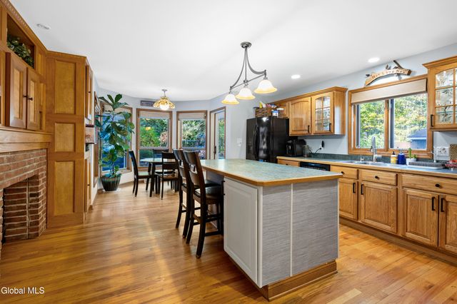 28 Bog Meadow Run, Saratoga Springs, NY 12866