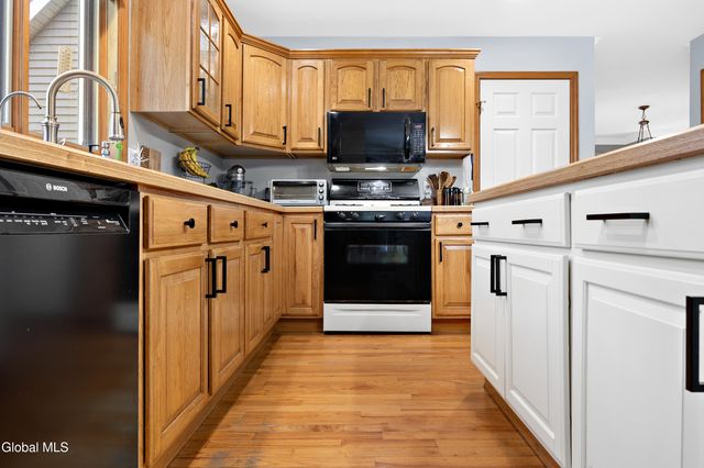 28 Bog Meadow Run, Saratoga Springs, NY 12866