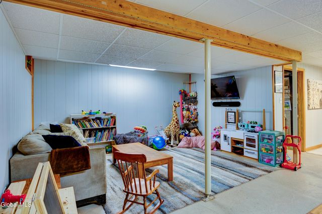 28 Bog Meadow Run, Saratoga Springs, NY 12866