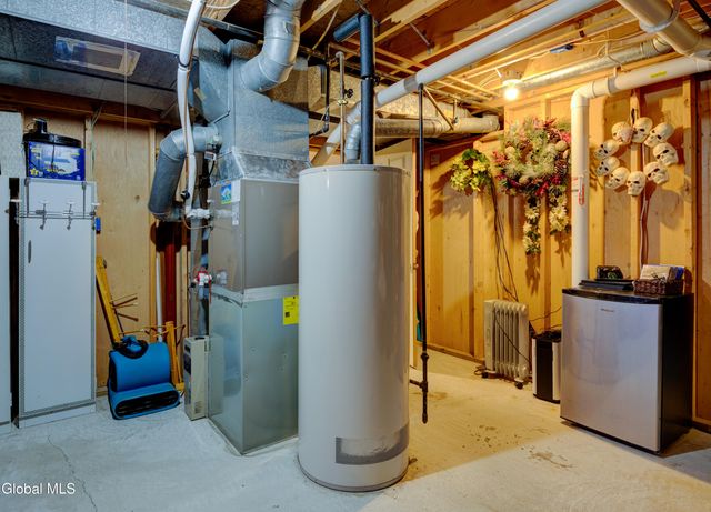 28 Bog Meadow Run, Saratoga Springs, NY 12866