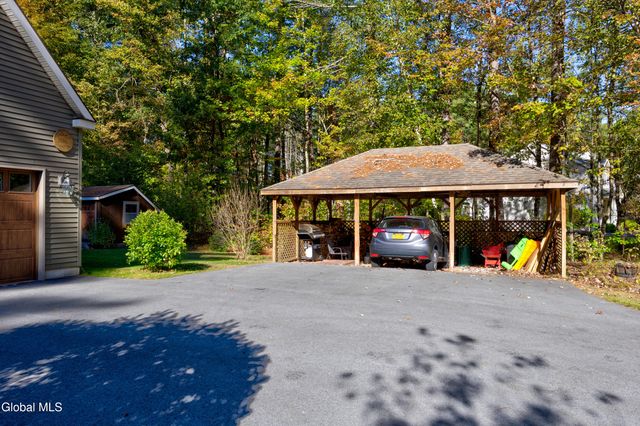 28 Bog Meadow Run, Saratoga Springs, NY 12866