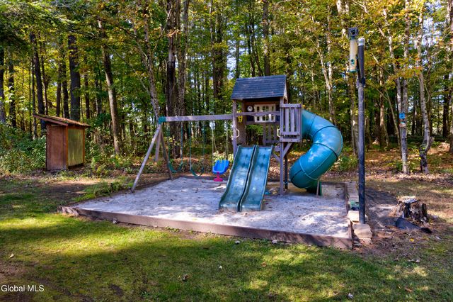 28 Bog Meadow Run, Saratoga Springs, NY 12866