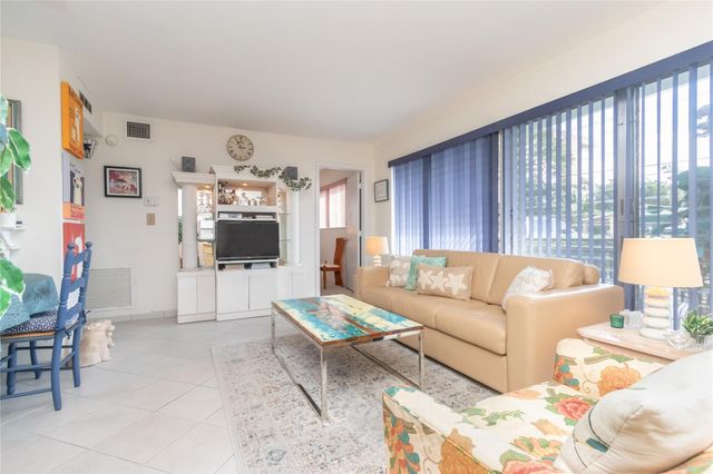 1035 SE 15th Street 10B, Fort Lauderdale, FL 33316