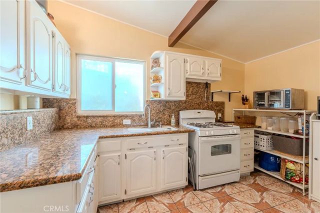8636 Colbath, Los Angeles, CA 91402