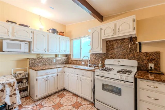 8636 Colbath, Los Angeles, CA 91402