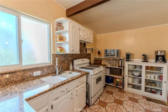 8636 Colbath, Los Angeles, CA 91402