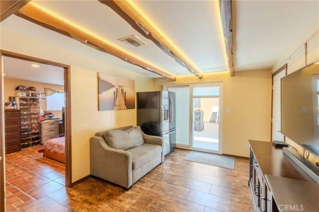 8636 Colbath, Los Angeles, CA 91402