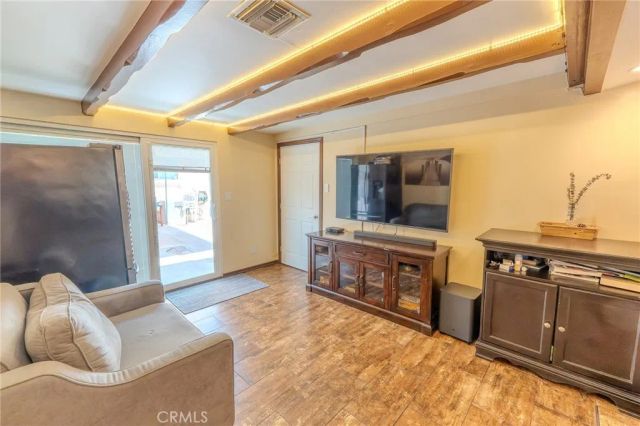 8636 Colbath, Los Angeles, CA 91402