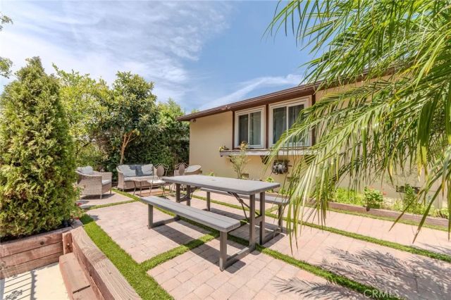 8636 Colbath, Los Angeles, CA 91402
