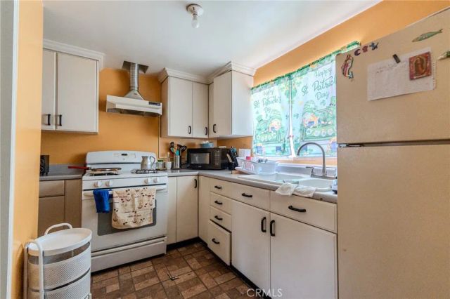 8636 Colbath, Los Angeles, CA 91402