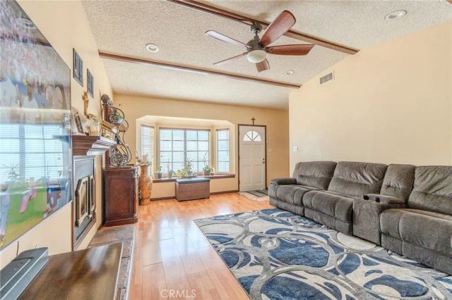 8636 Colbath, Los Angeles, CA 91402