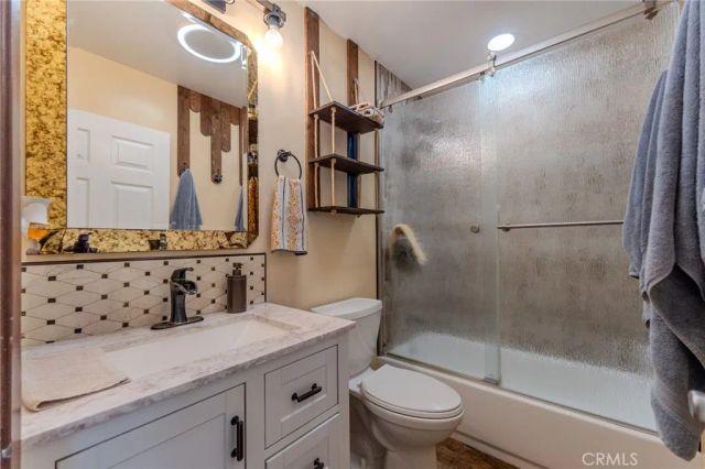 8636 Colbath, Los Angeles, CA 91402