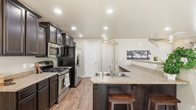 1649 N HOLLYHOCK CIR, Farmington, UT 84025