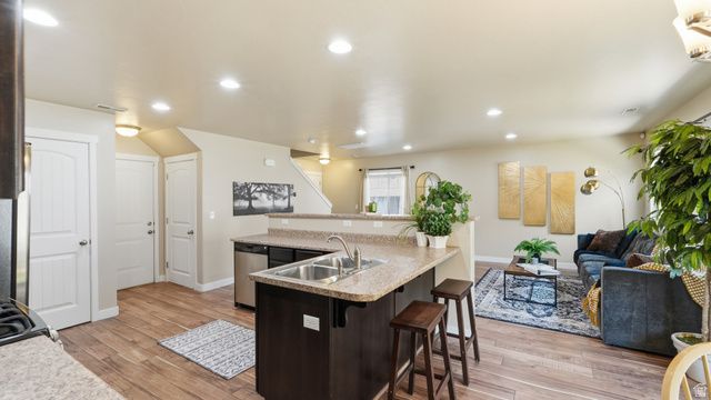 1649 N HOLLYHOCK CIR, Farmington, UT 84025