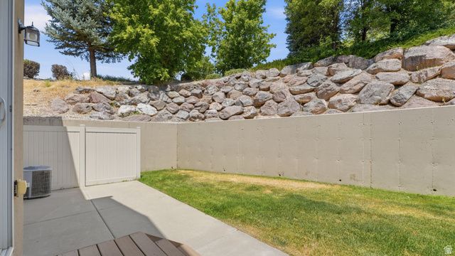 1649 N HOLLYHOCK CIR, Farmington, UT 84025