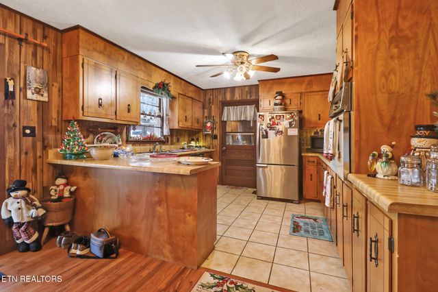 2620 Deer Lodge Hwy, Deer Lodge, TN 37726