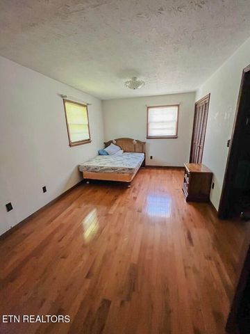 2620 Deer Lodge Hwy, Deer Lodge, TN 37726