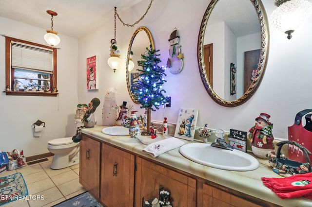 2620 Deer Lodge Hwy, Deer Lodge, TN 37726