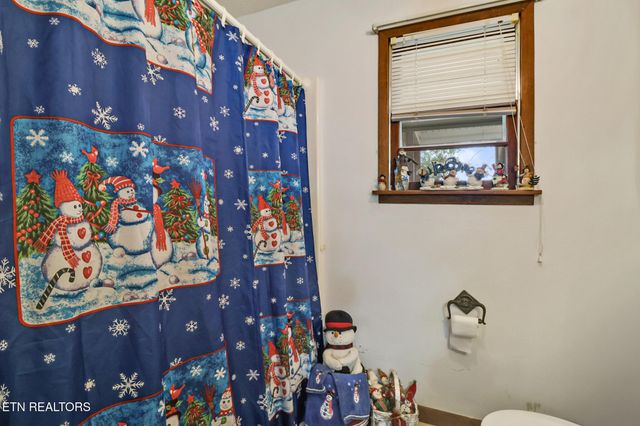 2620 Deer Lodge Hwy, Deer Lodge, TN 37726