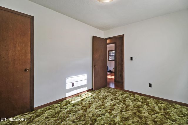 2620 Deer Lodge Hwy, Deer Lodge, TN 37726