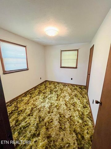 2620 Deer Lodge Hwy, Deer Lodge, TN 37726