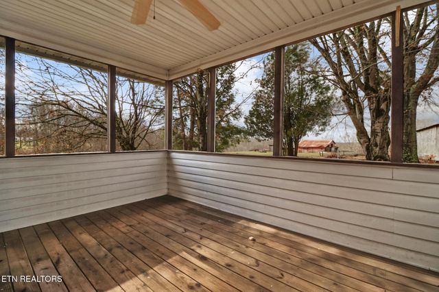 2620 Deer Lodge Hwy, Deer Lodge, TN 37726