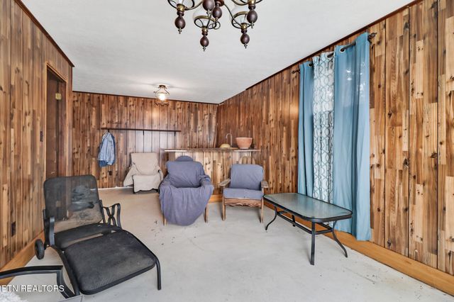 2620 Deer Lodge Hwy, Deer Lodge, TN 37726