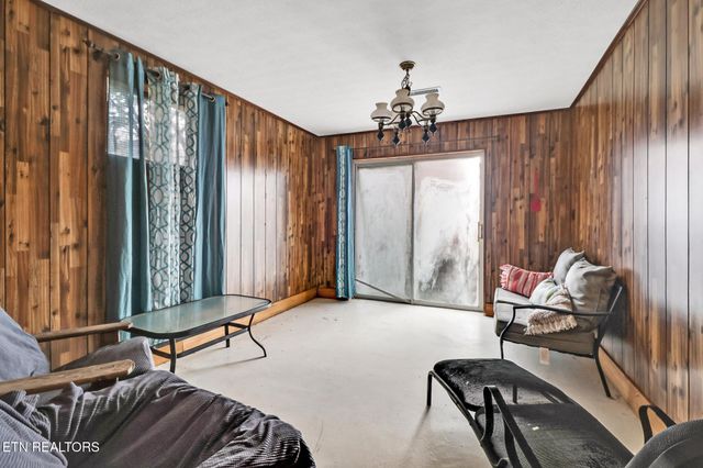 2620 Deer Lodge Hwy, Deer Lodge, TN 37726