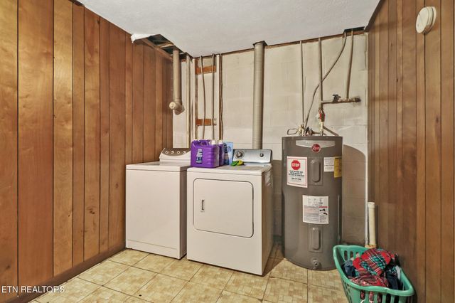 2620 Deer Lodge Hwy, Deer Lodge, TN 37726