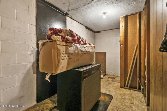 2620 Deer Lodge Hwy, Deer Lodge, TN 37726