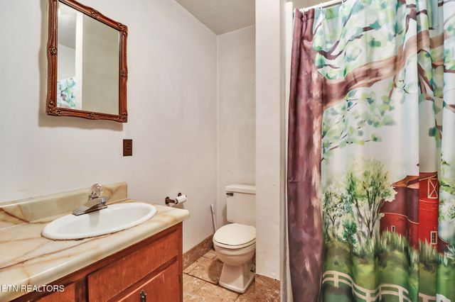 2620 Deer Lodge Hwy, Deer Lodge, TN 37726