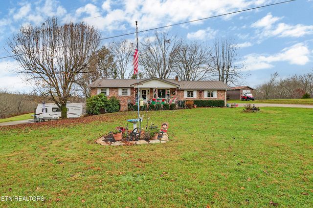2620 Deer Lodge Hwy, Deer Lodge, TN 37726