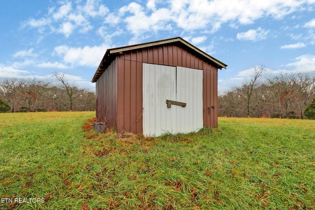 2620 Deer Lodge Hwy, Deer Lodge, TN 37726