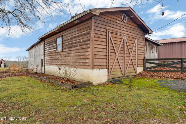 2620 Deer Lodge Hwy, Deer Lodge, TN 37726