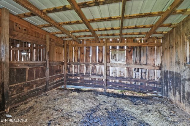 2620 Deer Lodge Hwy, Deer Lodge, TN 37726