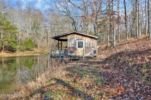 2620 Deer Lodge Hwy, Deer Lodge, TN 37726