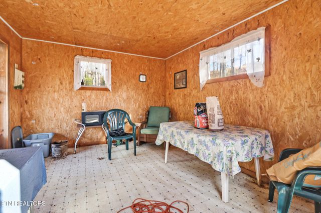 2620 Deer Lodge Hwy, Deer Lodge, TN 37726