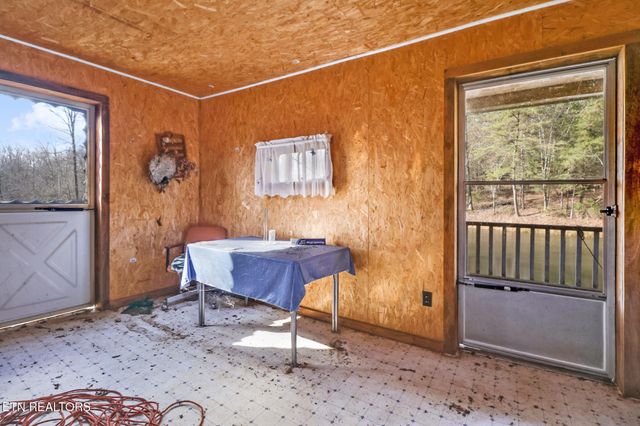 2620 Deer Lodge Hwy, Deer Lodge, TN 37726