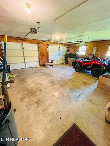 2620 Deer Lodge Hwy, Deer Lodge, TN 37726