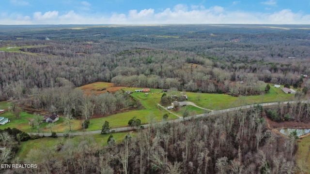 2620 Deer Lodge Hwy, Deer Lodge, TN 37726