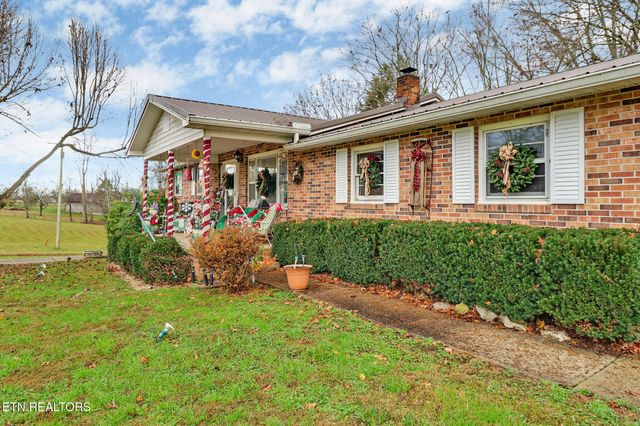 2620 Deer Lodge Hwy, Deer Lodge, TN 37726